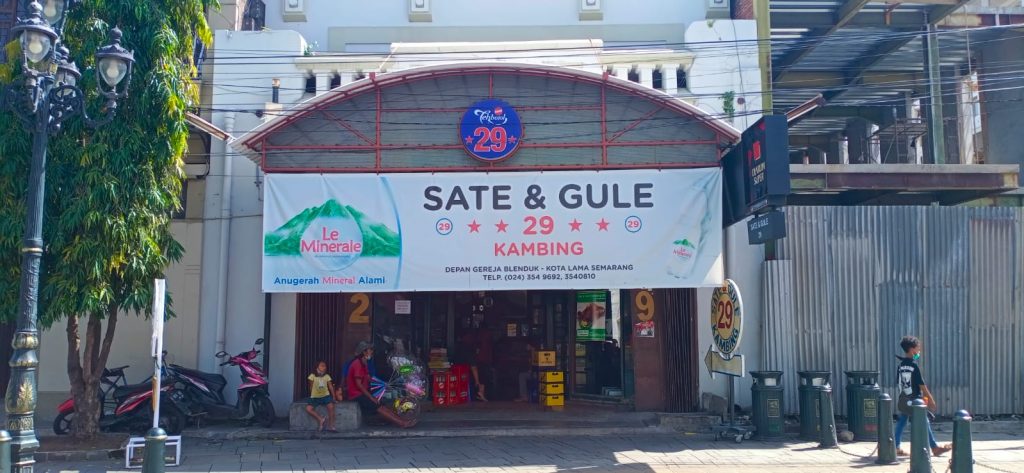 Warung Avatar: Rasa Autentik yang Menggoda Lidah di Jantung Cilacap